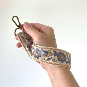1 correa para teléfono de fabricación japonesa con bordado indio | Llavero de pulsera | Regalo japonés hecho a mano | Accesorio único para teléfono, llaves o bolsos.