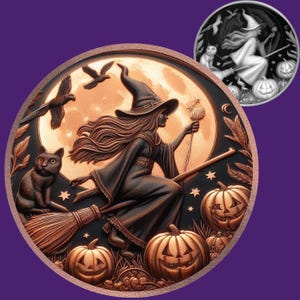 Puede incluir: Medallón de temática Halloween en color bronce que representa a una bruja montada en una escoba frente a una luna llena. Un gato negro está sentado a la izquierda, con calabazas y estrellas. Una versión más pequeña en escala de grises del diseño está en la parte superior derecha.
