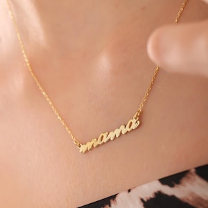 Colar Dainty Mama Colar de ouro com nome personalizado e assinatura Colar com letra Mama Colar com placa de identificação em prata Colar com inicial minúscula
