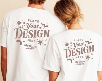 Maqueta de camiseta blanca Gildan 5000 / Maqueta de camiseta blanca G5000 para pareja con diseño minimalista / Maqueta de camiseta blanca trasera para San Valentín / Maqueta de pareja