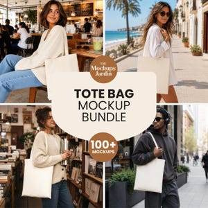 Peut inclure: Un sac fourre-tout en toile blanc cassé présenté dans quatre contextes de vie différents. Le graphique central affiche le texte The Mockups Jardin TOTE BAG MOCKUP BUNDLE 100+ MOCKUPS. Le sac est un fourre-tout rectangulaire avec deux anses.