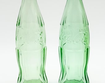 Salero y pimentero de vidrio verde de Coca-Cola