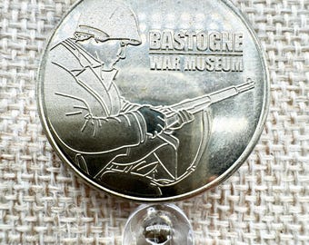 Fichas nacionales del patrimonio belga - Medallón de recuerdo del Museo de Guerra de Bastogne