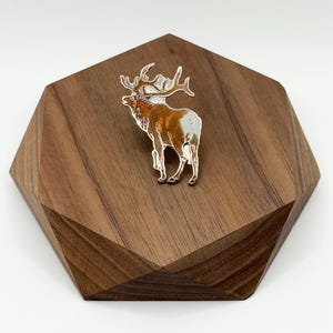 1-1/2” Enameled Bull Elk - LG Lapel/Pin