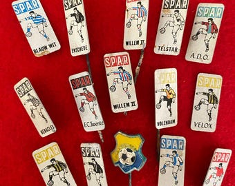 15 vintage tin badges from dutch football clubs, emitted by Spar supermarkets