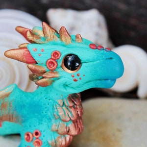 Beeldje zeebabydraak - fantasiebeeldhouwwerk - cadeau drakenliefhebber