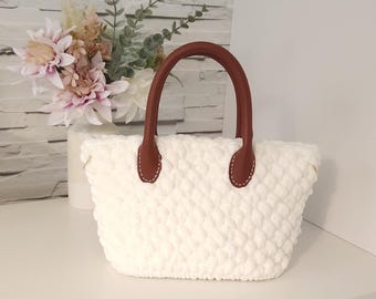 Bolso de mano de ganchillo hecho a mano / Bolso clásico con asa superior / Bolso tote de ganchillo atemporal. Regalo perfecto para cualquier ocasión.