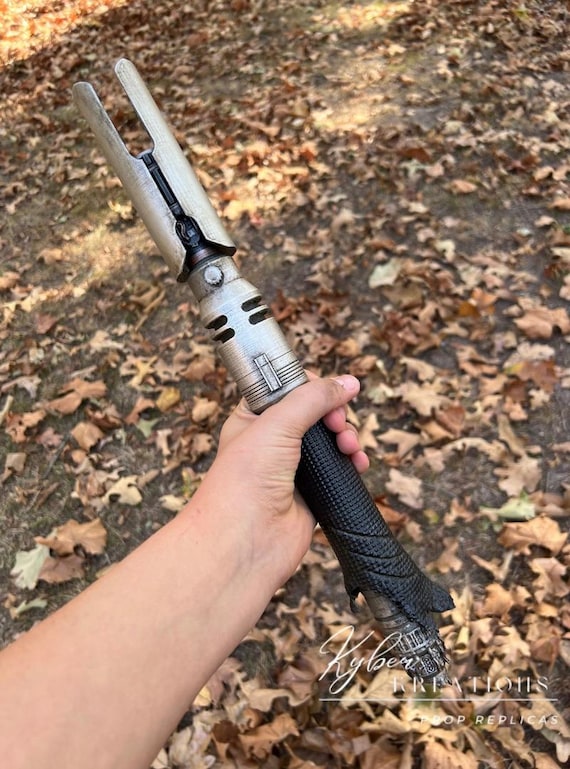 カル・ケスティス・ライトセーバー・ヒルト (ジェダイ：フォールン