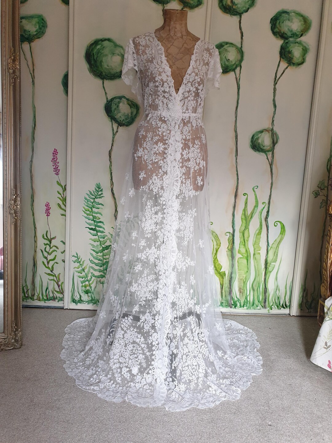 vintage french lace wedding dress Elegant French Lace Wedding Dress with Belted Waist and Long Sleeves Plus Size