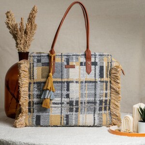 Rüschen Box Tote | Boho Style Einkaufstasche mit Innentaschen und Mag-Dot-Verschluss | Jeans & Beige | Große Lagerung und Fransen