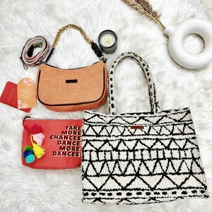 Geschenk Kombination: Monochrome Fuzz Box Tasche Coral Bliss Schultertasche für Geschwister, Feiern Sie Liebe und Verbindung