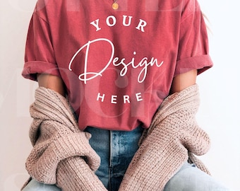 Crimson Comfort Colors 1717 T-shirt Mockup, C1717 Röd Skjorta Mockup, Röd T-shirt Mockup, Trendig Kvinna T-shirt Mockup, Digital Nedladdning