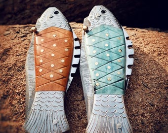 Handgefertigtes Fisch Klappmesser aus Damast-Stahl: Personalisiertes Groomsman Geschenk
