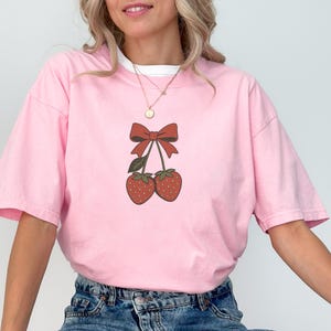 Comfort Colors Strawberry Shirt, Strawberry Lovers Shirt, Cute Fruit Shirt, Retro Strawberry T-Shirt, Vintage Cottagecore Strawberry Shirt