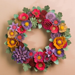Corona de flores de fieltro: decoración alegre para el hogar, regalo de cumpleaños