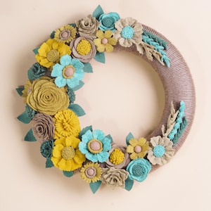 Corona de flores de fieltro: decoración rústica de granja, verde azulado y dorado