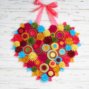 Valentinskranz Filz-Herz-Kranz Türkranz Valentinsgeschenk Valentinsgruß Deko-Valentinstaggeschenk Herzkranz Türkranz