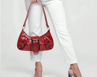 Bolso de hombro de piel sintética fruncida en rojo, bolso de mano tipo sobre.