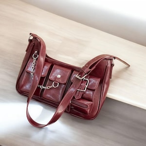 Burgund Y2K Style Damen Grunge Tasche, PU-Leder Umhängetasche, Ästhetische Crossbody-Tasche, Einkaufstasche mit großer Kapazität für den täglichen Gebrauch