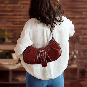Bolsa transversal de couro Y2K para mulheres, bolsa de mão com alça ajustável, bolsa hobo com fivela, bolsa de axila para viagens, trabalho e compras
