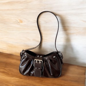 Y2K Buckle Design Damen Chic Hobo Bag, gefaltetes PU-Leder, einfarbig, große Schulter- und Unterarmtasche, Crossbody Tote Handtasche.