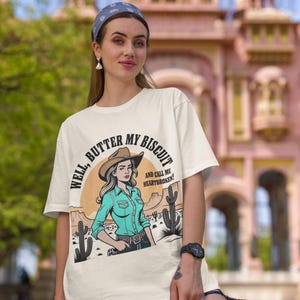 Retro Cowgirl Tee, Vintage Western T-shirt, Oversized Cowgirl Top, Box Tee Shirt, Cowboy Graphic Tee, Distressed Cowgirl Shirt