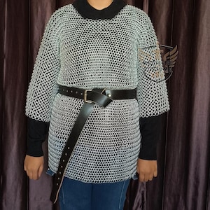 Side profile of a short sleeve chain mail hauberk showing the fit and armhole construction.