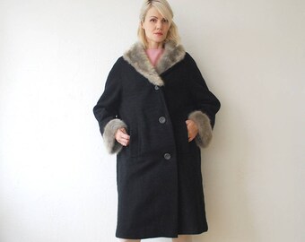 SALE...50s black coat. boucle wool coat with fur trim. 50s oversized coat. car coat - large, xl