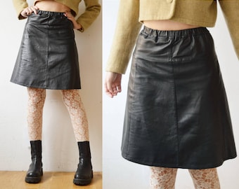 Vintage black leather A line mini skirt with elastic waist - medium