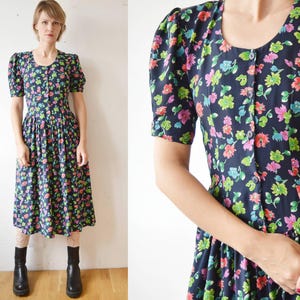 80s 90s navy floral short sleeve buttoned dummer midi dress. countryside dress - small