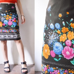 Vtg 60s bright floral crimplene mini skirt. black knee length skirt with flower print - medium