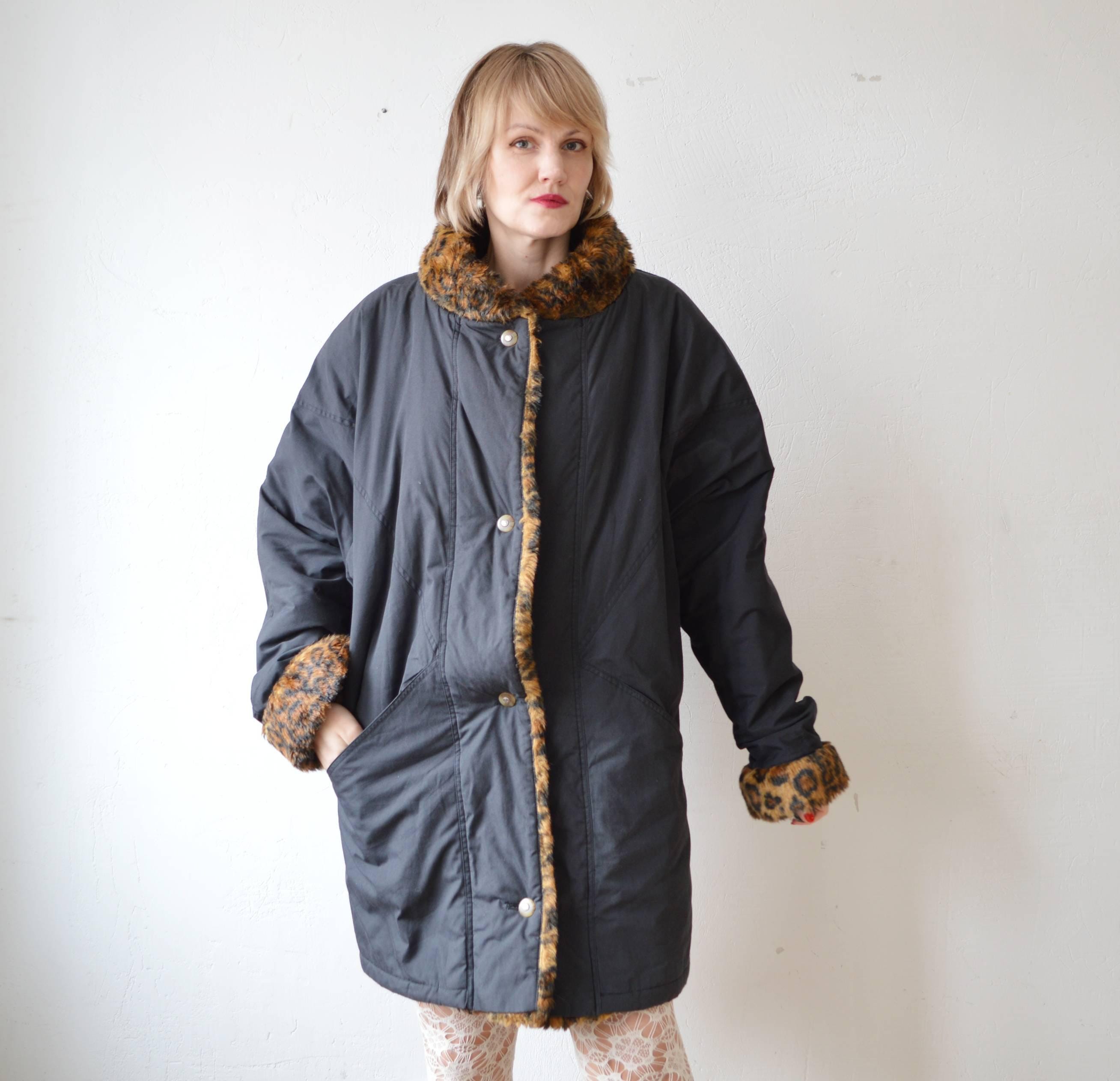 80's 90's vintage オーバーサイズ ファーコート ジャケット 80年代、90年代風のオーバーサイズコート（フェイクヒョウ柄ファーと猫