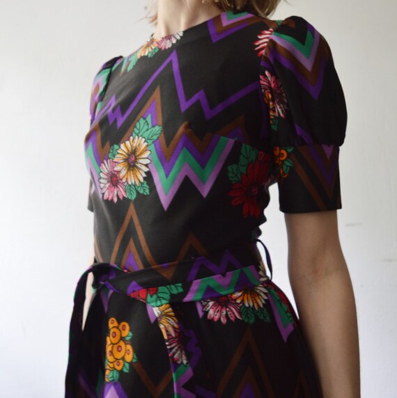 60s 70s black bright psychedelic floral print sho… - image 6