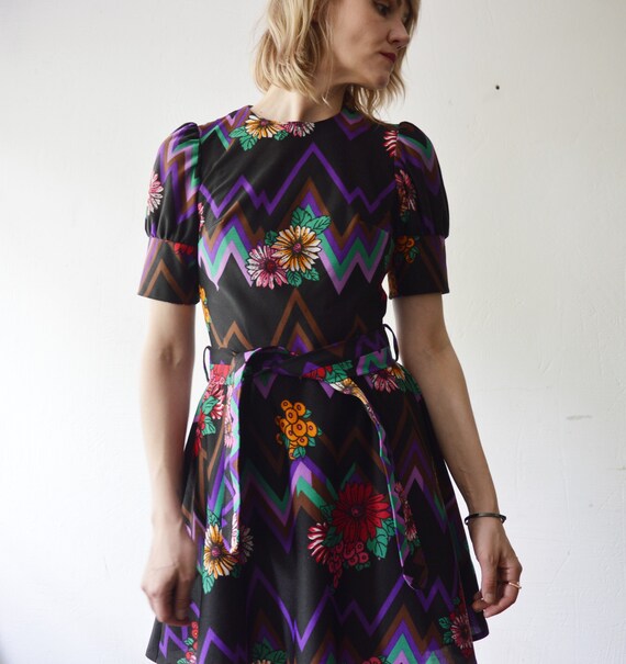 60s 70s black bright psychedelic floral print sho… - image 5