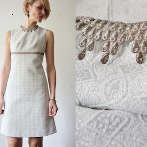 60er Jahre Silber funkelndes Struktur-Crimplene Space Age Minikleid - small to medium