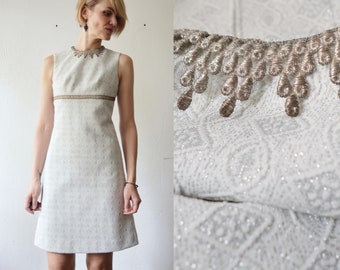60er Jahre Silber funkelndes Struktur-Crimplene Space Age Minikleid - small to medium