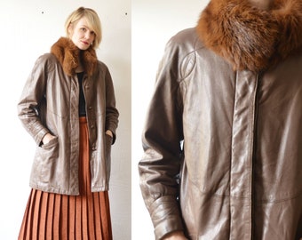 Chaqueta acolchada de cuero marrón cálido estilo años 80 con cuello de piel - talla mediana