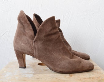 80s 90s taupe brown Italian heeled taupe beige suede ankle booties - eur 38, uk 5, us 7.5