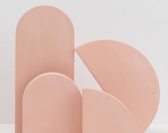 Conjunto moderno para exibição de joias, ideal para marcas, criadores e proprietários de boutiques.