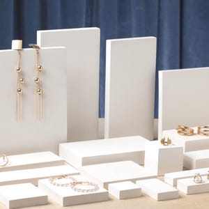 Smyckesställ för kollektionslansering, ringkonhållare, armbandskoner, minimalistiska butikstillbehör för utställningar