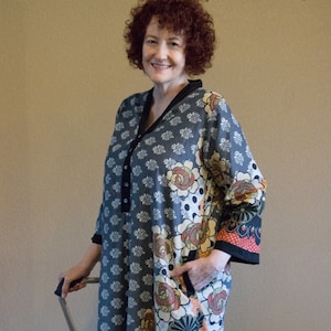 Gray Button-Front Kaftan for Elderly People - Floral Bordered Pattern