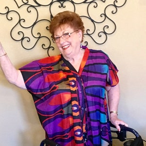 Purple Wheelchair Friendly Button-Front Caftan for Elderly People - Glowing Flame Pattern