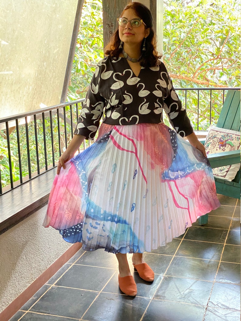Comes in all sizes Abstract Indigo Hills Pleated Skirt with Contrast Black Humming Swans Top Ensemble Pleated Women Skirts