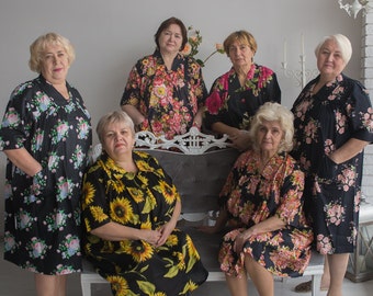 Bata de casa negra con cuello abotonado al frente para personas mayores