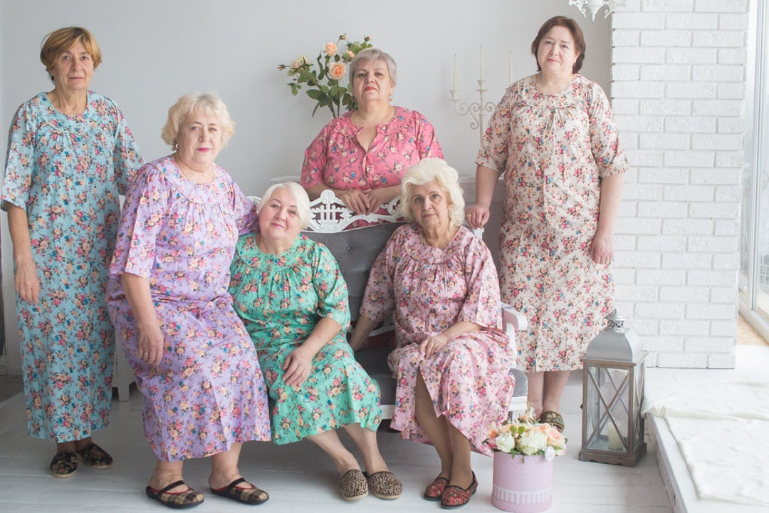 Button-Front Gathered Yoke Three Quarter Sleeves Night Gown for Elderly People - Vintage Floral Chic Pattern