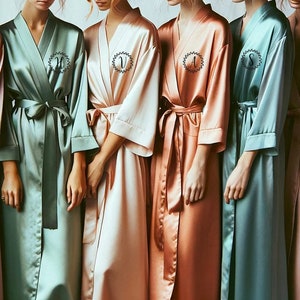 Batas de dama de honor con corona bohemia personalizadas / Más de 65 colores disponibles / Personalización ilimitada: color/diseño/tamaño / Batas de satén para fiesta nupcial