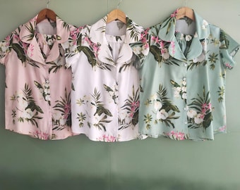 Flores tropicales hawaianas - Patrón de flores tropicales en acuarela dibujadas a mano - Trajes de damas de honor preparándose