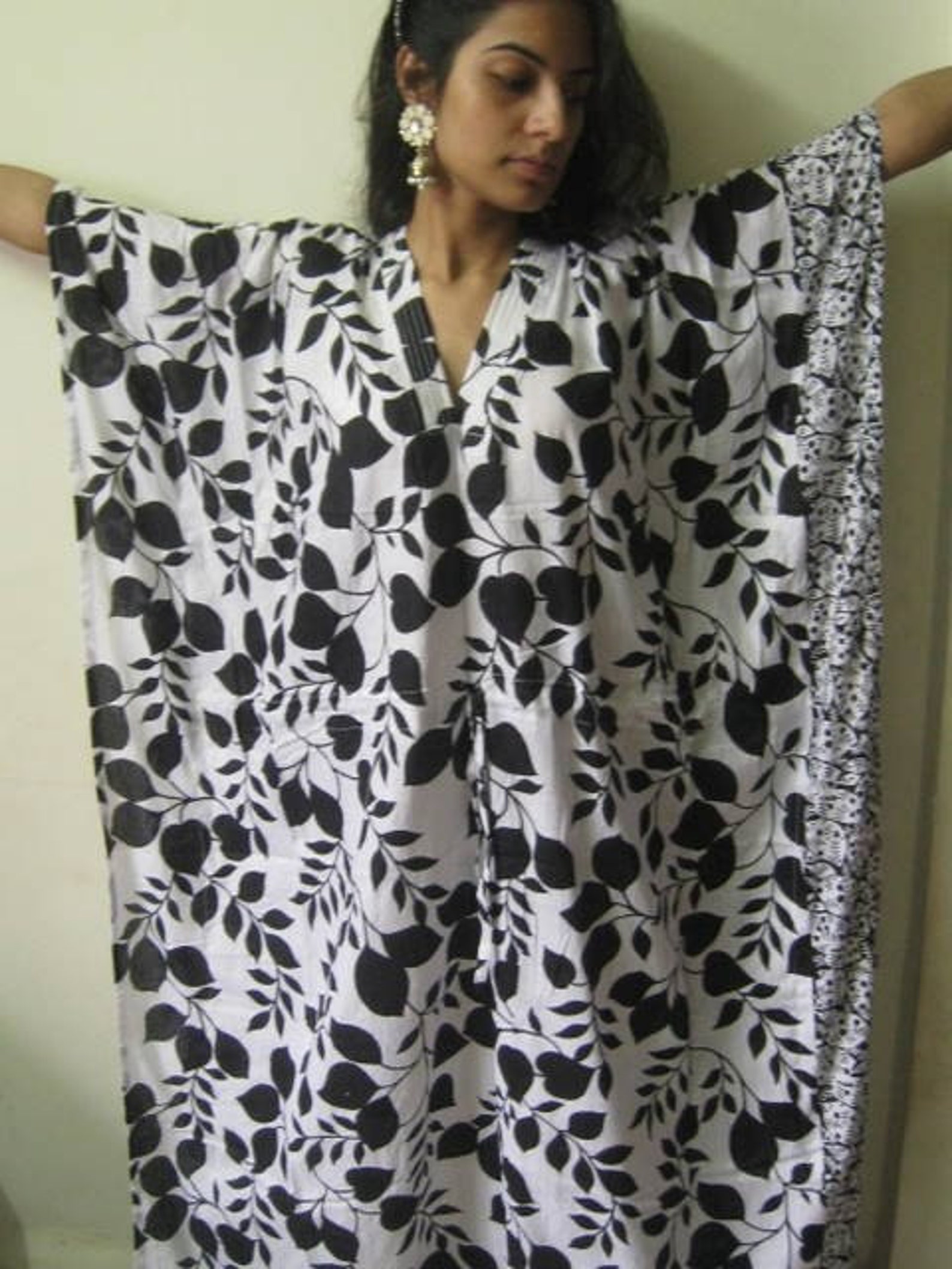 kaftan black and white