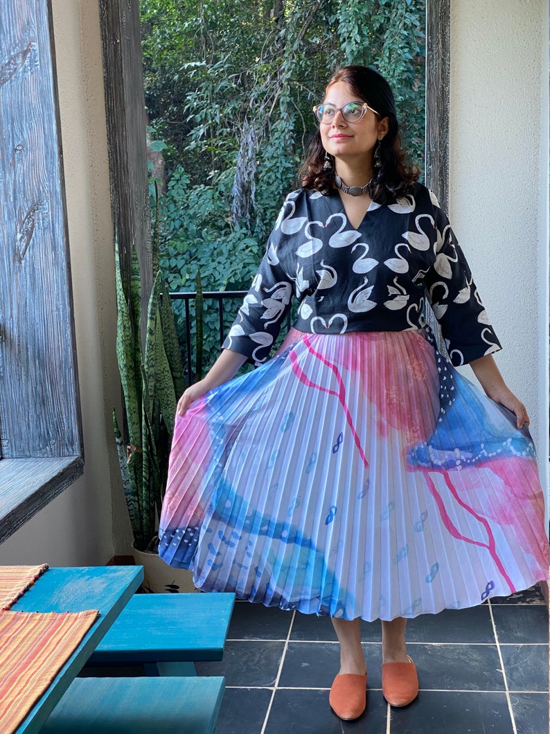 Comes in all sizes Abstract Indigo Hills Pleated Skirt with Contrast Black Humming Swans Top Ensemble Pleated Women Skirts
