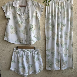 Nuevos pijamas de hortensias: pijamas con cuello con muescas y estampado de hortensias florecientes - Pijamas para damas de honor